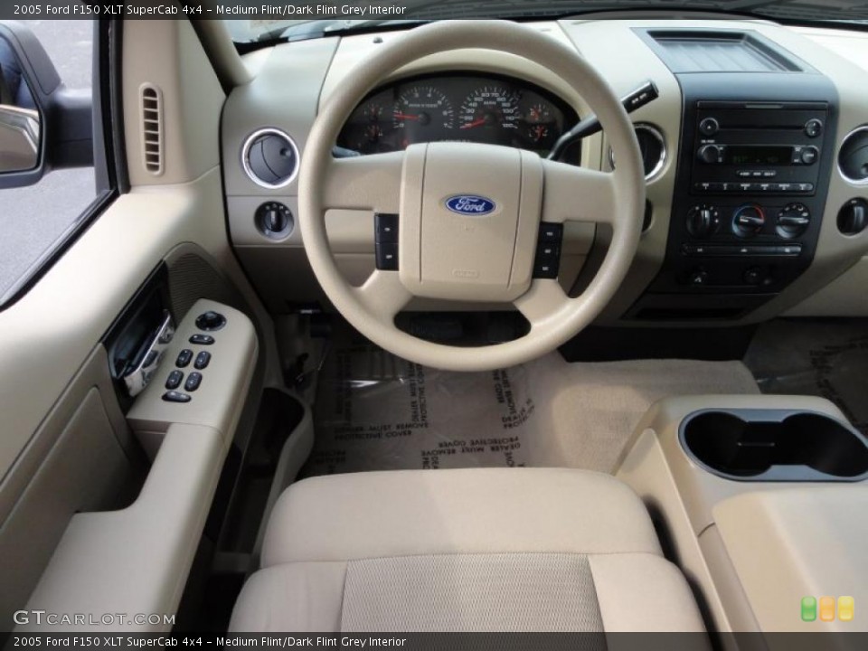 Medium Flint/Dark Flint Grey Interior Photo for the 2005 Ford F150 XLT SuperCab 4x4 #48204787