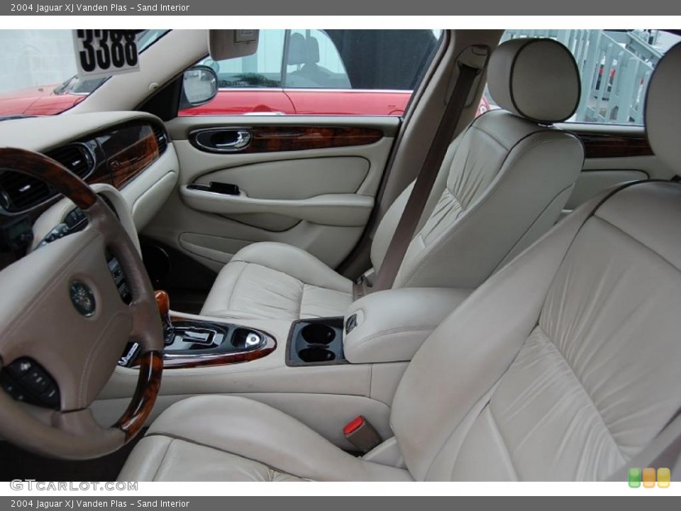 Sand Interior Photo for the 2004 Jaguar XJ Vanden Plas #48210904