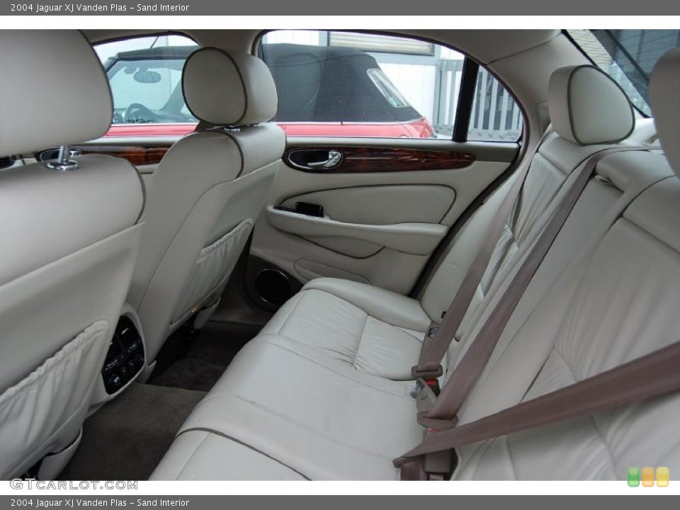 Sand Interior Photo for the 2004 Jaguar XJ Vanden Plas #48210919