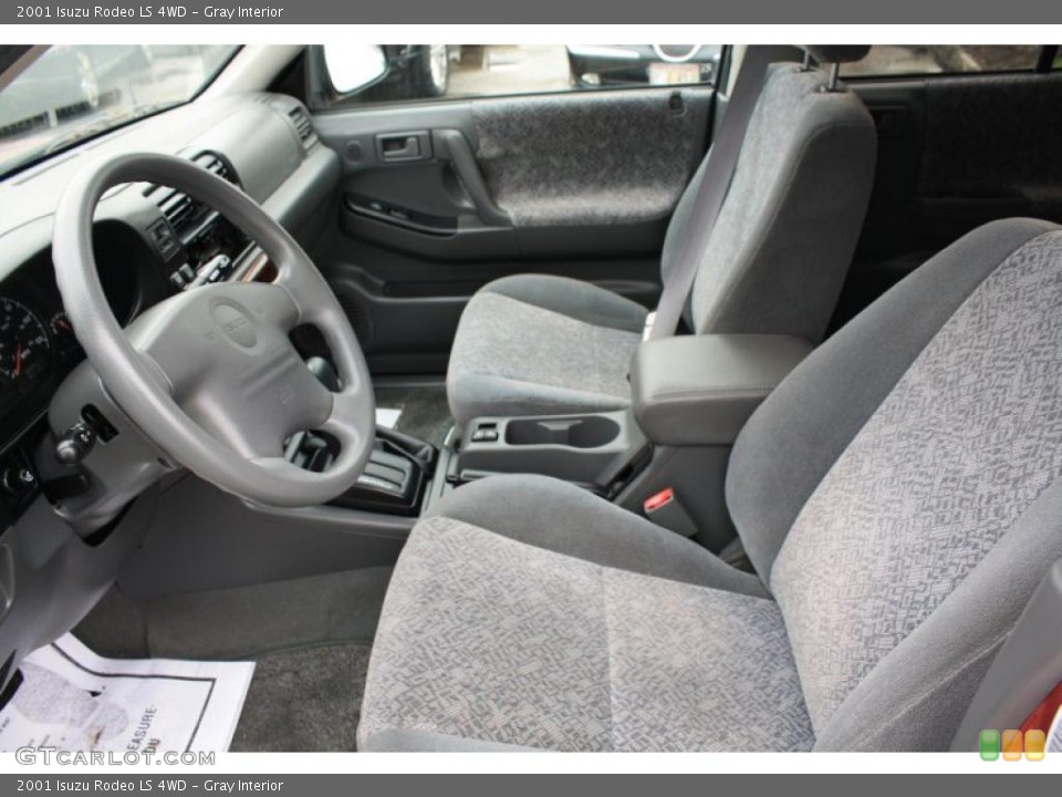 Gray Interior Photo for the 2001 Isuzu Rodeo LS 4WD #48212068