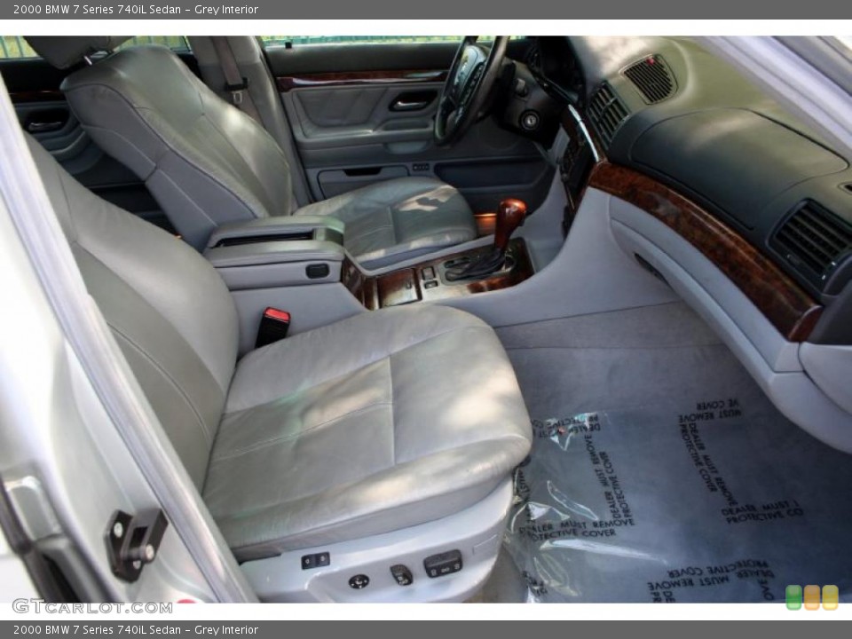 Grey Interior Photo for the 2000 BMW 7 Series 740iL Sedan #48223745