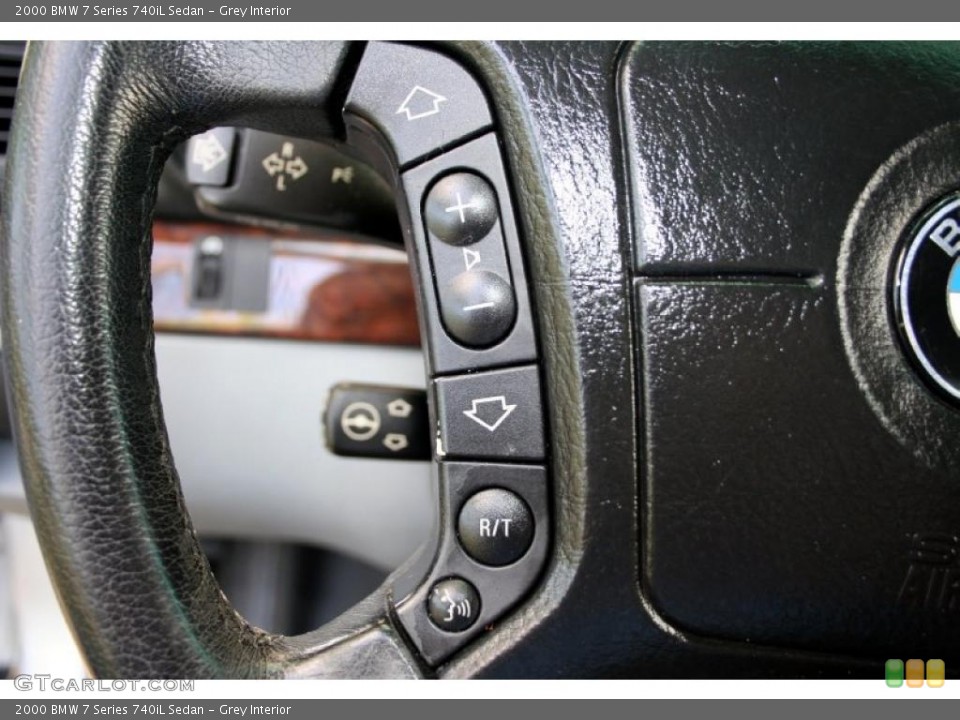 Grey Interior Controls for the 2000 BMW 7 Series 740iL Sedan #48224120