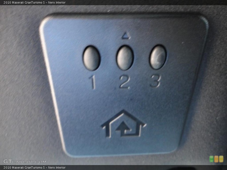 Nero Interior Controls for the 2010 Maserati GranTurismo S #48234429
