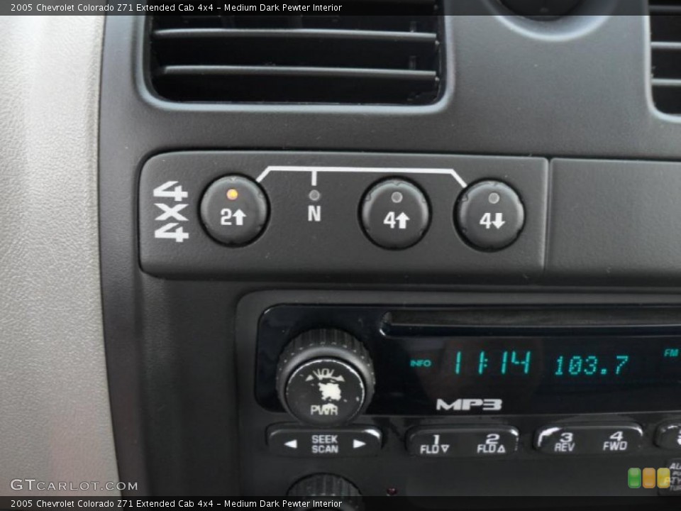 Medium Dark Pewter Interior Controls for the 2005 Chevrolet Colorado Z71 Extended Cab 4x4 #48239784