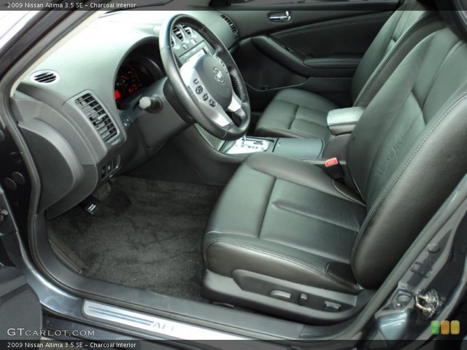 Charcoal Interior Photo for the 2009 Nissan Altima 3.5 SE #48244371