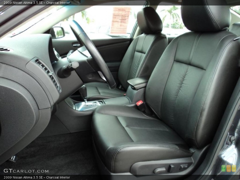 Charcoal Interior Photo for the 2009 Nissan Altima 3.5 SE #48244383
