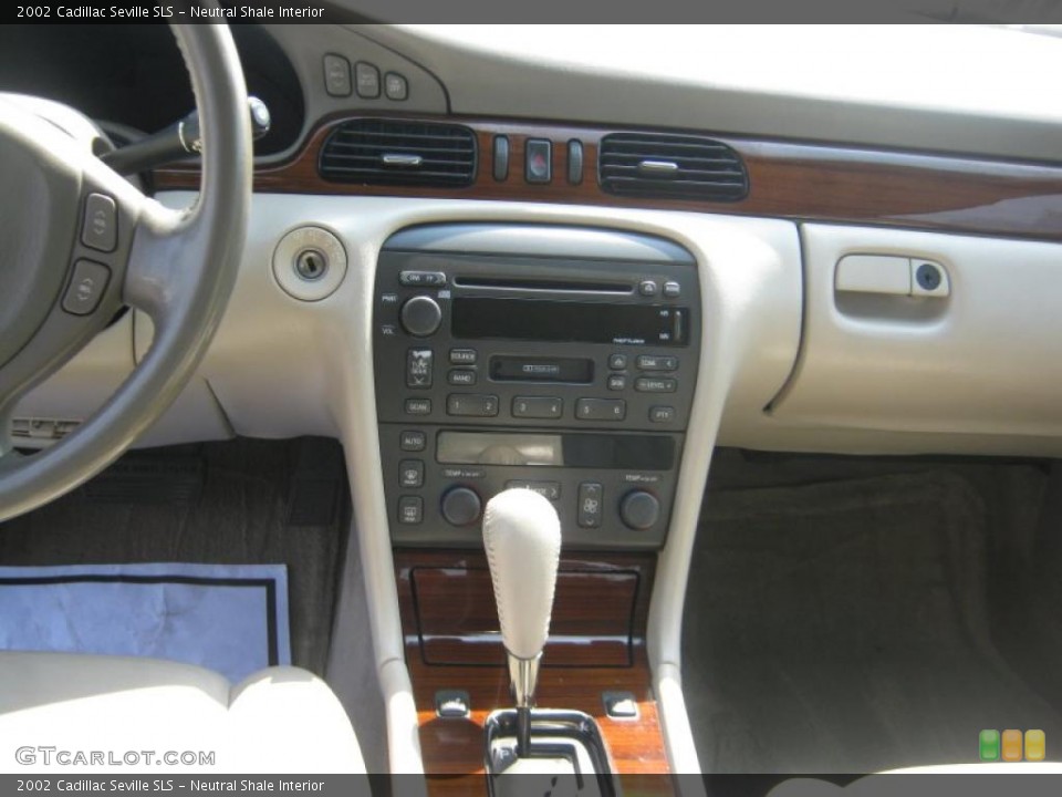 Neutral Shale Interior Controls for the 2002 Cadillac Seville SLS #48246516