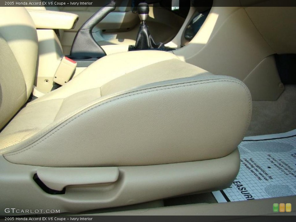 Ivory Interior Photo for the 2005 Honda Accord EX V6 Coupe #48276598