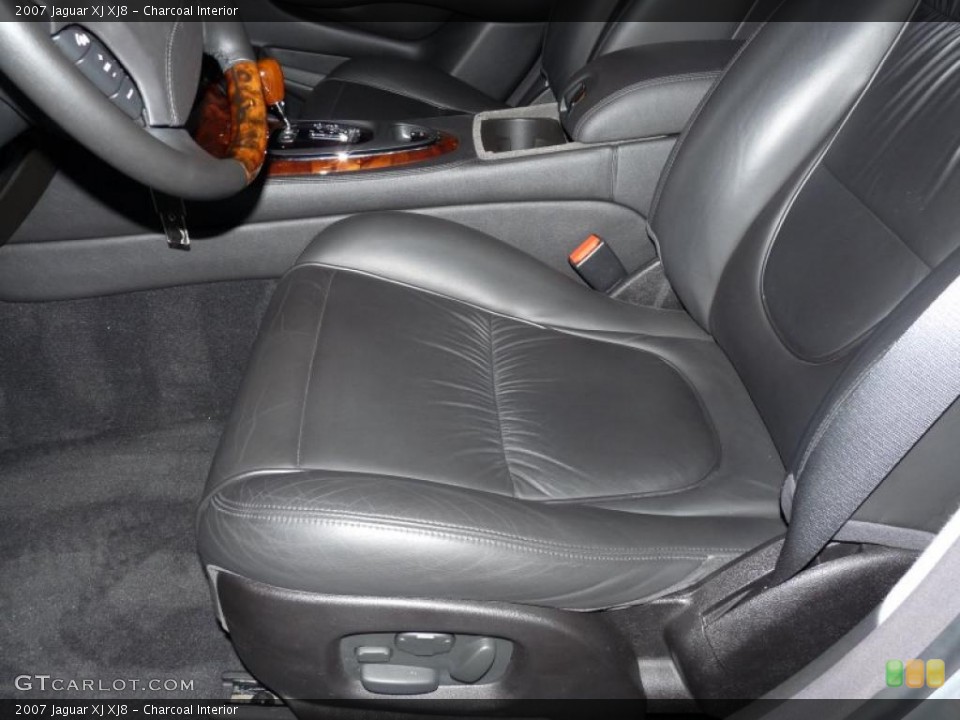 Charcoal Interior Photo for the 2007 Jaguar XJ XJ8 #48279355