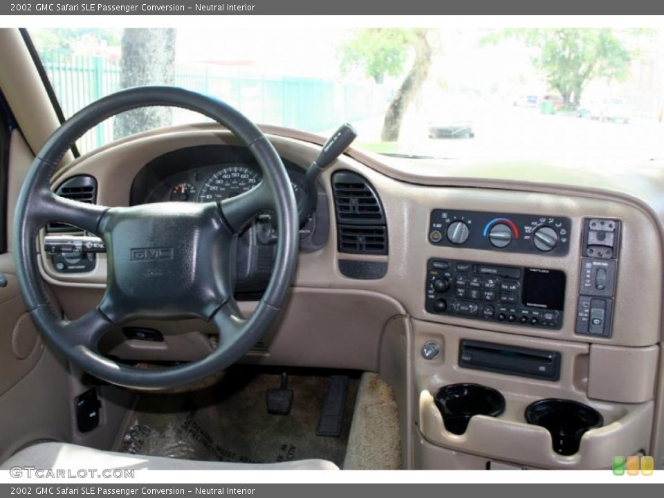 Neutral 2002 GMC Safari Interiors