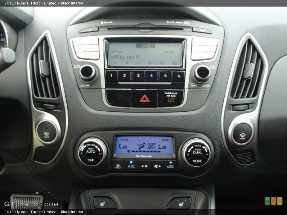 Black Interior Controls for the 2011 Hyundai Tucson Limited #48279856