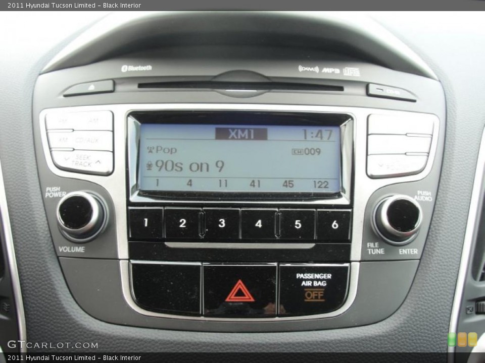 Black Interior Controls for the 2011 Hyundai Tucson Limited #48279868