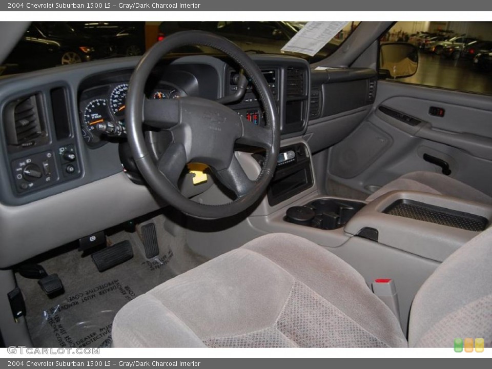 Gray/Dark Charcoal Interior Photo for the 2004 Chevrolet Suburban 1500 LS #48292360