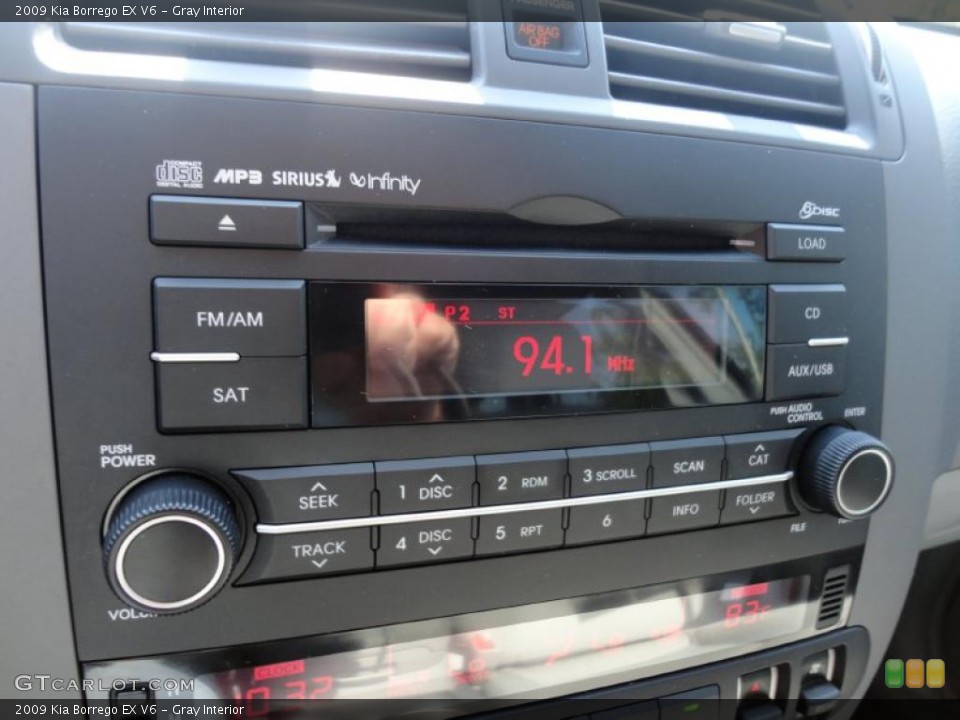 Gray Interior Controls for the 2009 Kia Borrego EX V6 #48293782