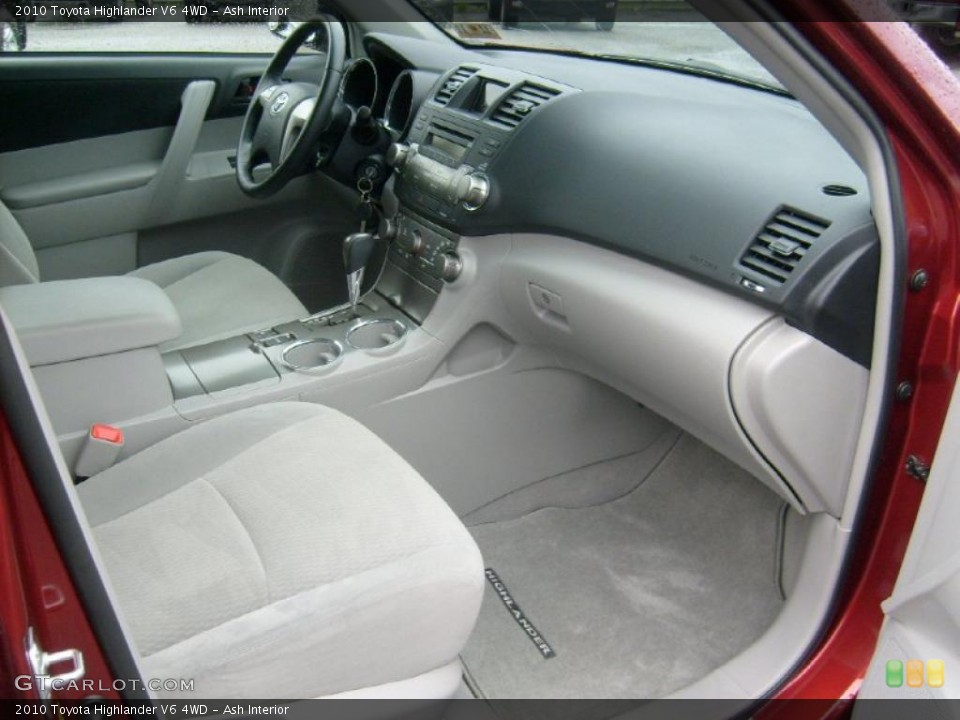 Ash Interior Photo for the 2010 Toyota Highlander V6 4WD #48296110