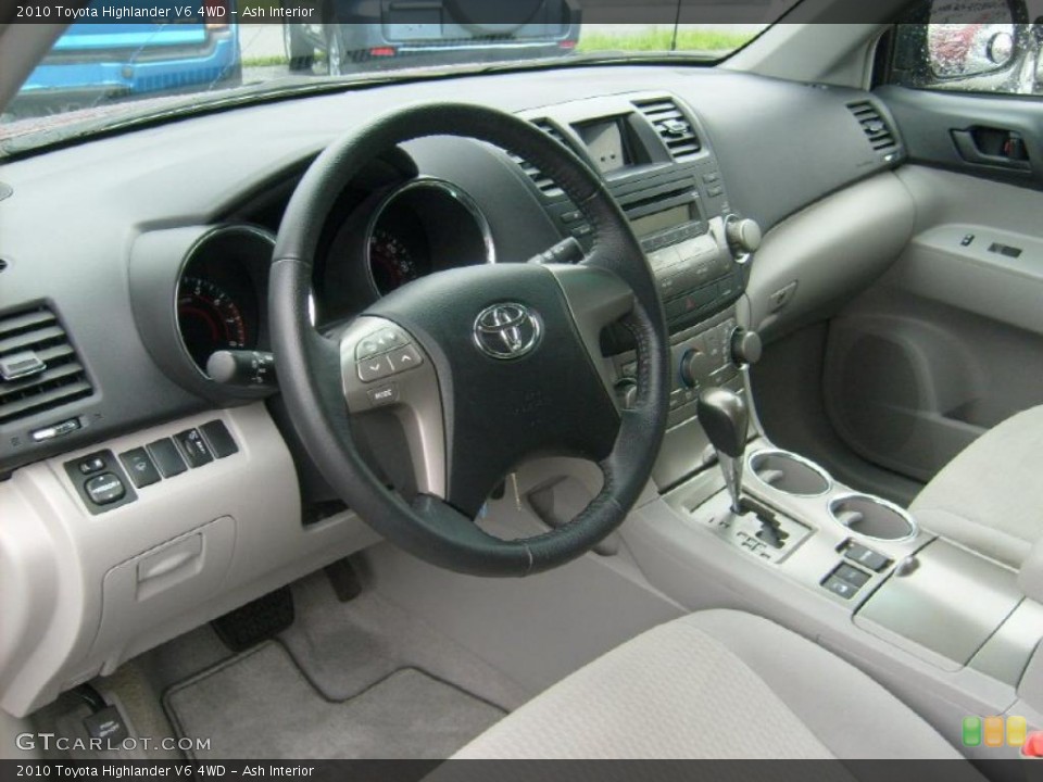 Ash Interior Photo for the 2010 Toyota Highlander V6 4WD #48296143