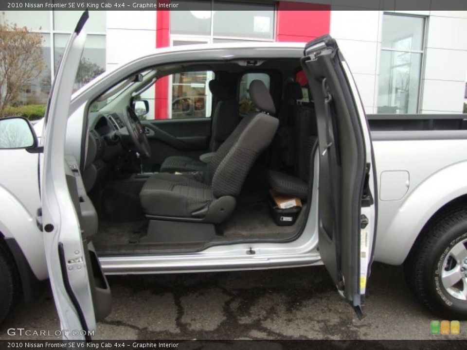 Graphite Interior Photo for the 2010 Nissan Frontier SE V6 King Cab 4x4 #48297814