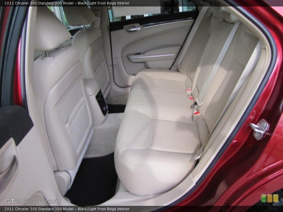Black/Light Frost Beige Interior Photo for the 2011 Chrysler 300  #48301582