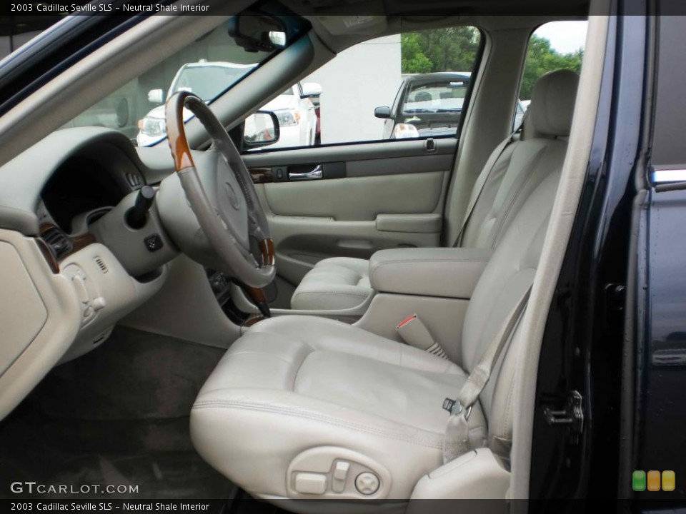 Neutral Shale Interior Photo for the 2003 Cadillac Seville SLS #48311446