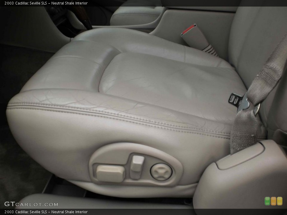 Neutral Shale Interior Photo for the 2003 Cadillac Seville SLS #48311470