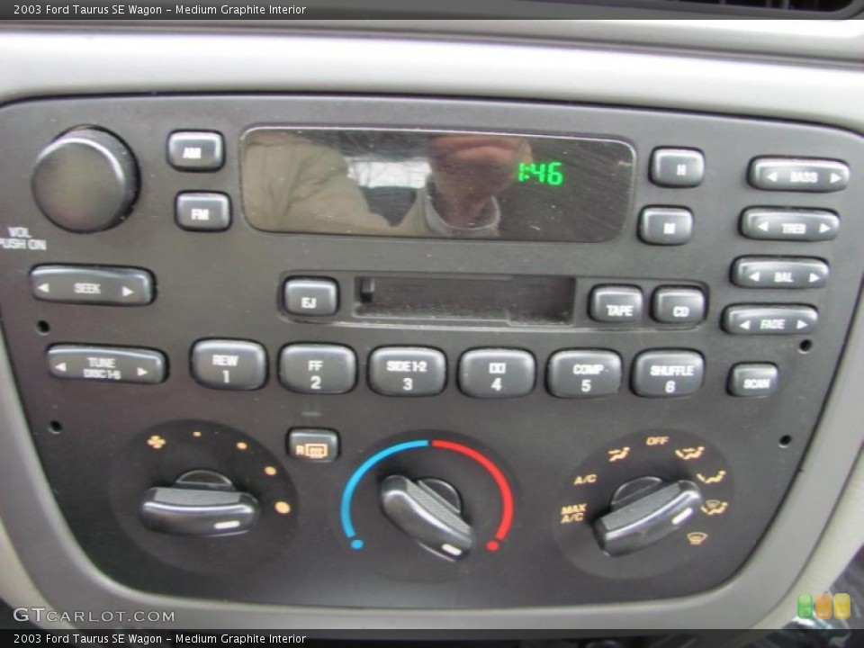 Medium Graphite Interior Controls for the 2003 Ford Taurus SE Wagon #48311740