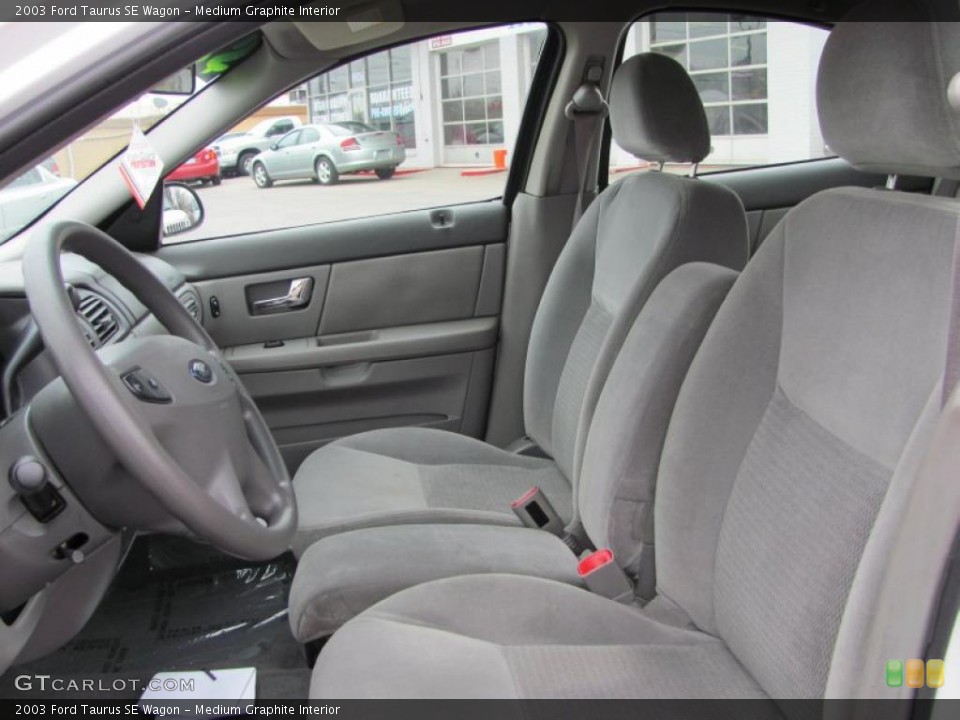 Medium Graphite Interior Photo for the 2003 Ford Taurus SE Wagon #48311779