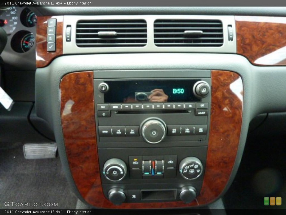 Ebony Interior Controls for the 2011 Chevrolet Avalanche LS 4x4 #48312358