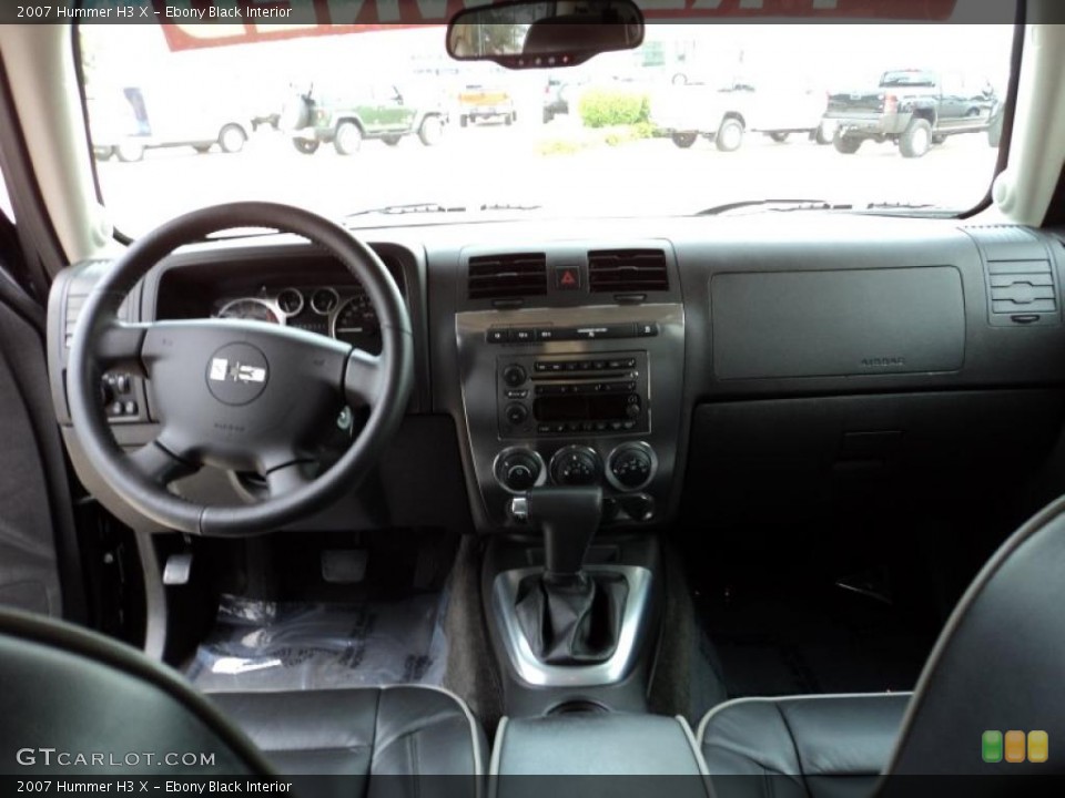 Ebony Black Interior Dashboard for the 2007 Hummer H3 X #48313036