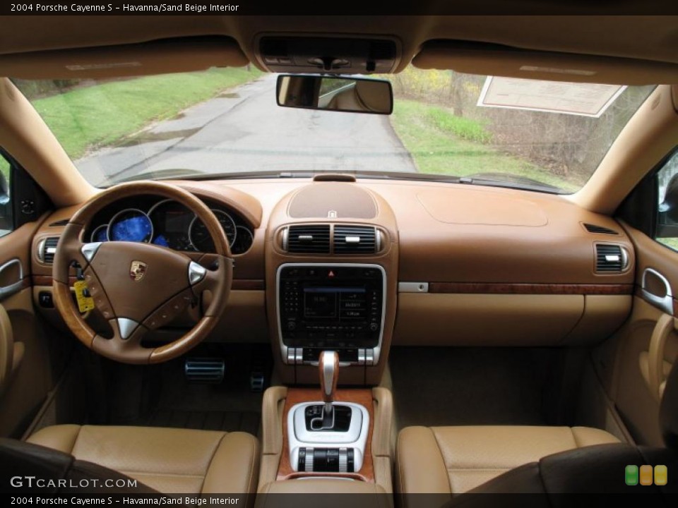 Havanna/Sand Beige Interior Dashboard for the 2004 Porsche Cayenne S #48313252