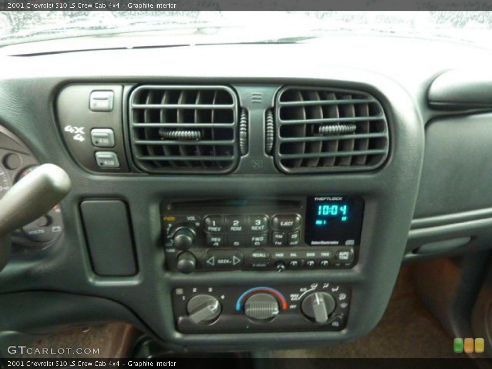Graphite Interior Controls for the 2001 Chevrolet S10 LS Crew Cab 4x4 #48317433