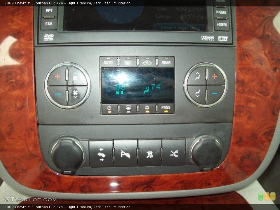 Light Titanium/Dark Titanium Interior Controls for the 2009 Chevrolet Suburban LTZ 4x4 #48320444