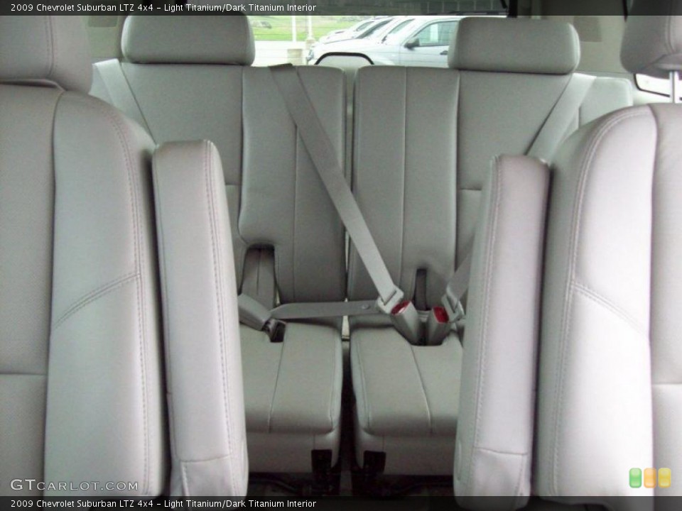 Light Titanium/Dark Titanium Interior Photo for the 2009 Chevrolet Suburban LTZ 4x4 #48320495