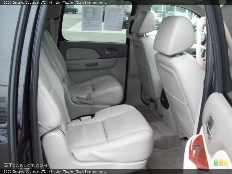Light Titanium/Dark Titanium Interior Photo for the 2009 Chevrolet Suburban LTZ 4x4 #48320504