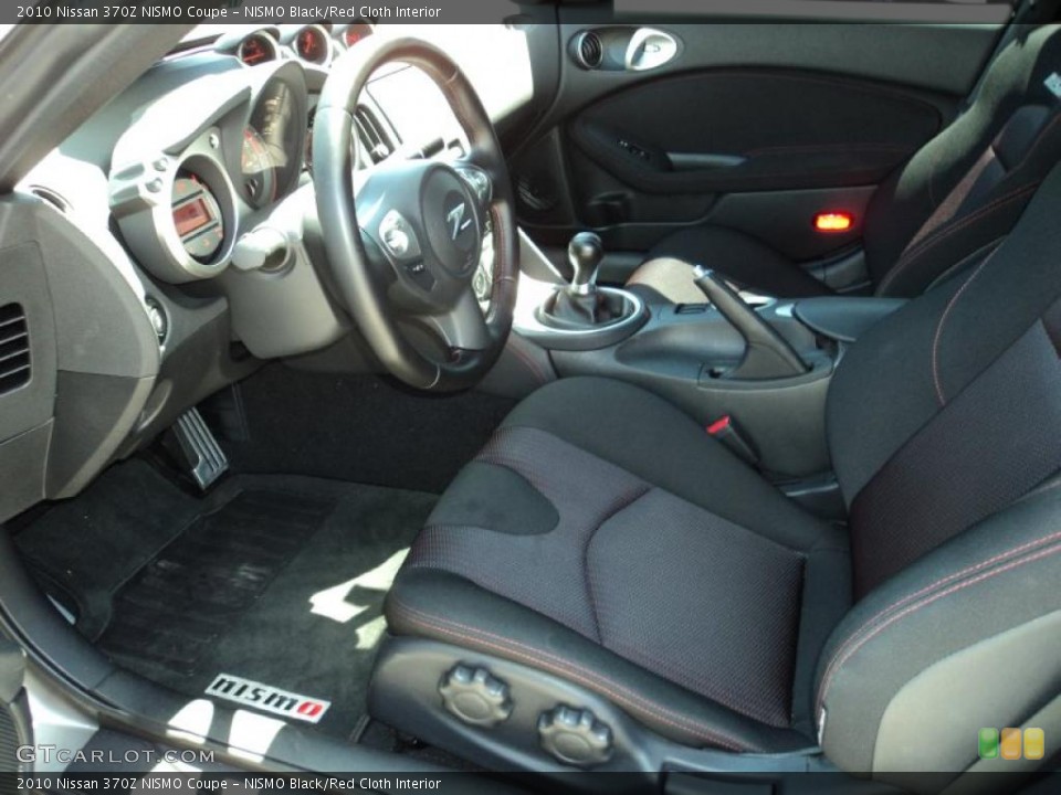 NISMO Black/Red Cloth Interior Photo for the 2010 Nissan 370Z NISMO Coupe #48333607