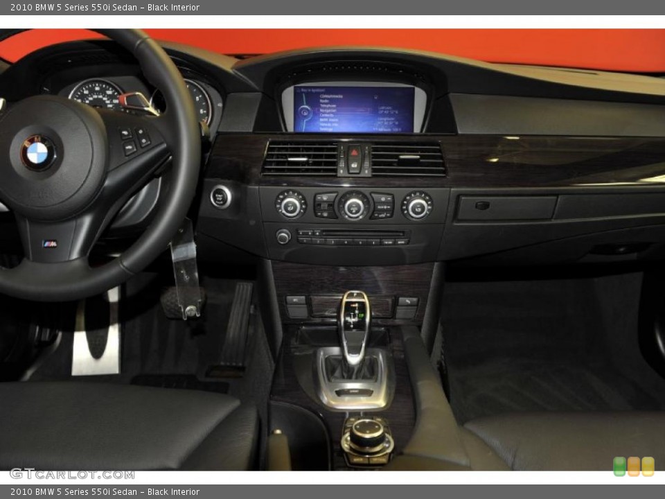 Black Interior Dashboard for the 2010 BMW 5 Series 550i Sedan #48334423
