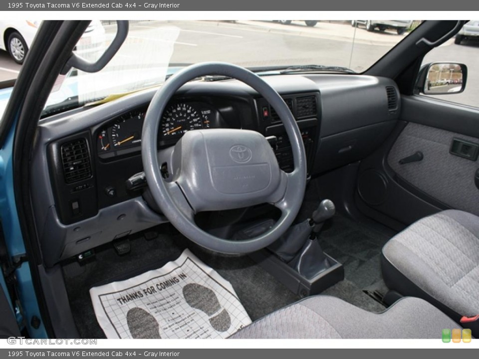 Gray Interior Photo for the 1995 Toyota Tacoma V6 Extended Cab 4x4 #48336766