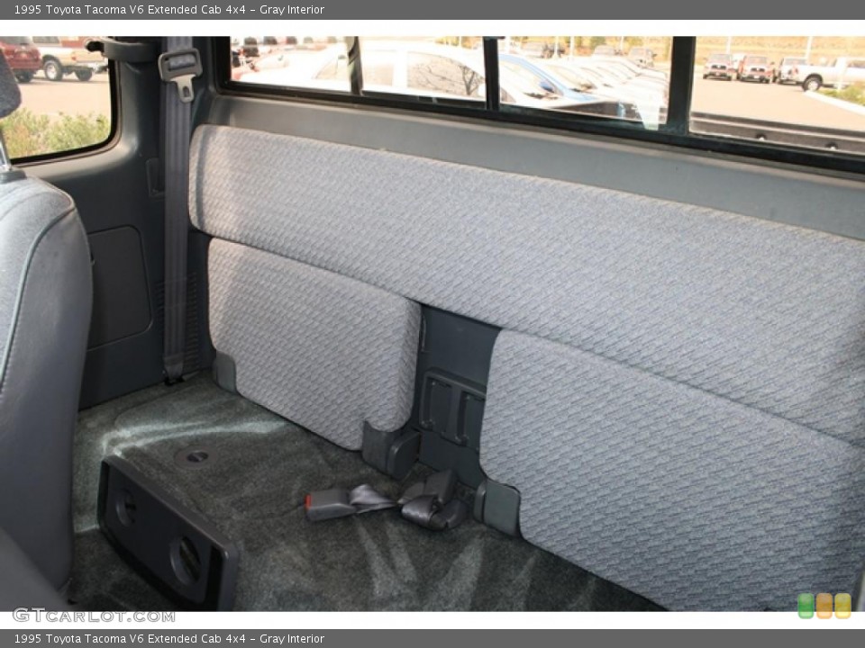 Gray Interior Photo for the 1995 Toyota Tacoma V6 Extended Cab 4x4 #48336799
