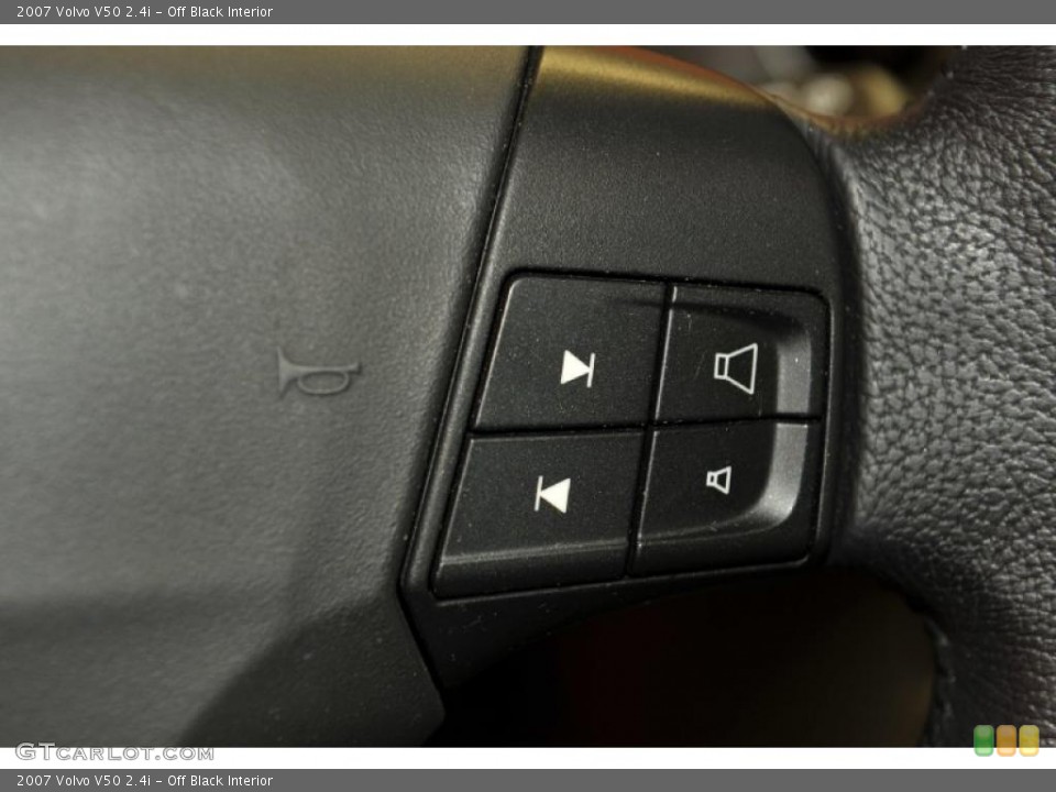 Off Black Interior Controls for the 2007 Volvo V50 2.4i #48337378