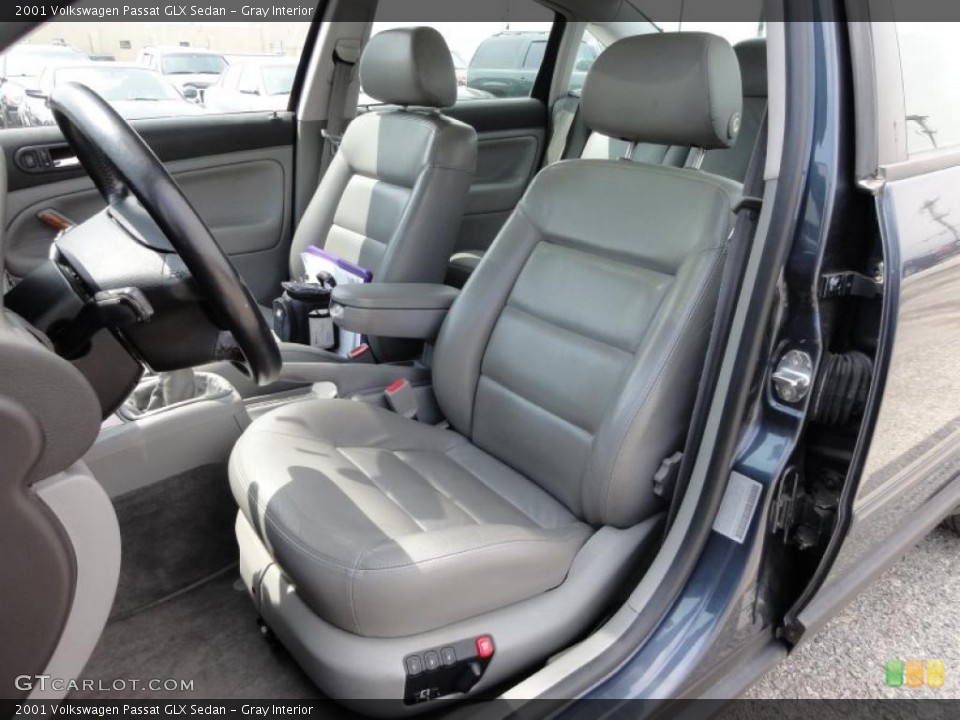 Gray Interior Photo for the 2001 Volkswagen Passat GLX Sedan #48342208