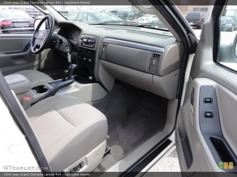 Sandstone Interior Photo for the 2004 Jeep Grand Cherokee Laredo 4x4 #48344581