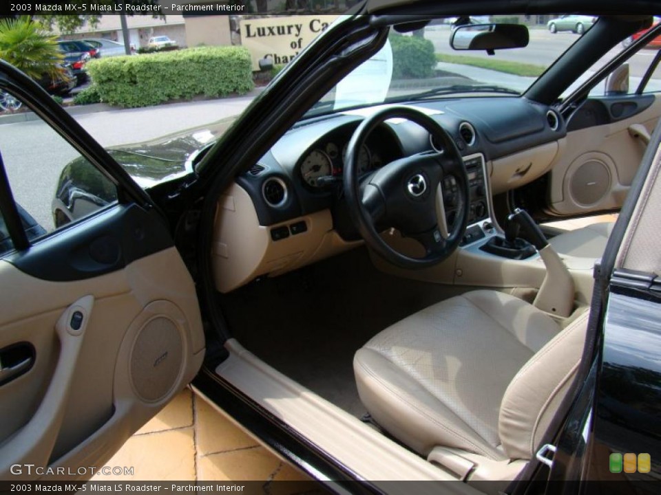 Parchment Interior Photo for the 2003 Mazda MX-5 Miata LS Roadster #48355954