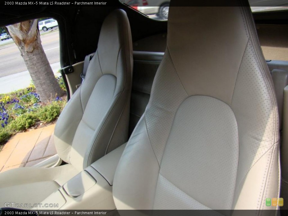 Parchment Interior Photo for the 2003 Mazda MX-5 Miata LS Roadster #48355972