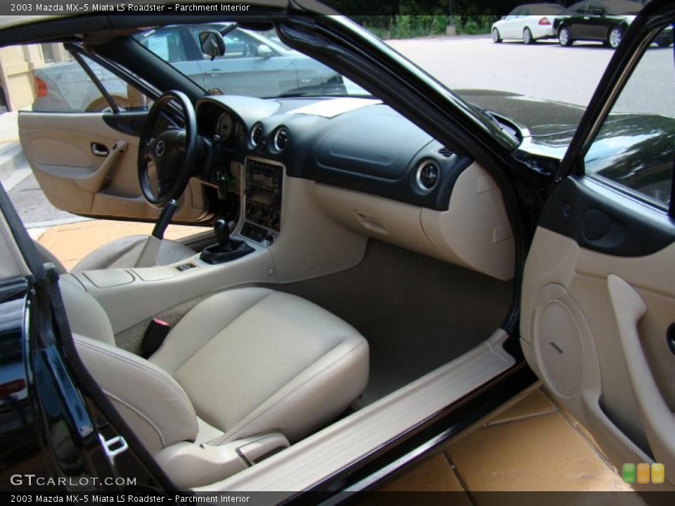 Parchment Interior Photo for the 2003 Mazda MX-5 Miata LS Roadster #48355984