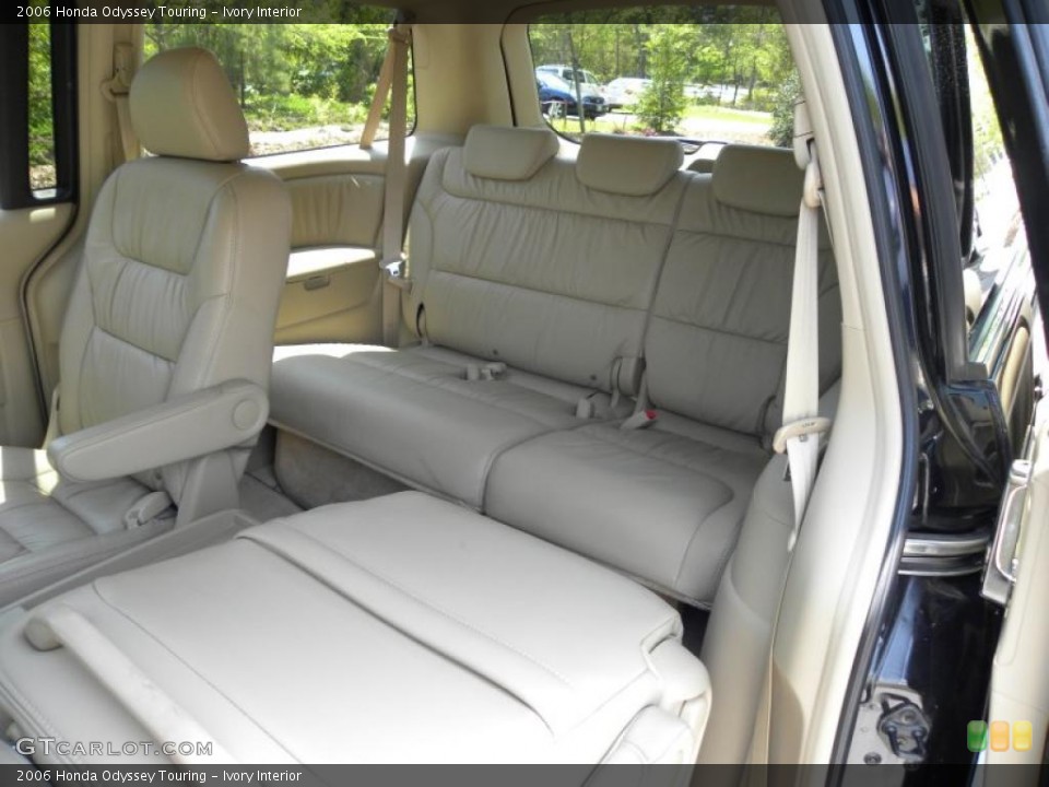 Ivory Interior Photo for the 2006 Honda Odyssey Touring #48368554
