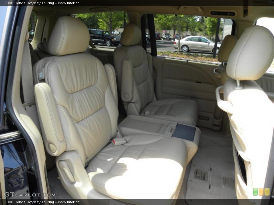 Ivory Interior Photo for the 2006 Honda Odyssey Touring #48368611