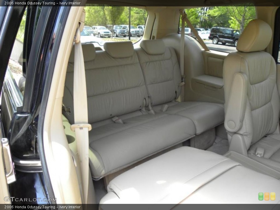 Ivory Interior Photo for the 2006 Honda Odyssey Touring #48368626