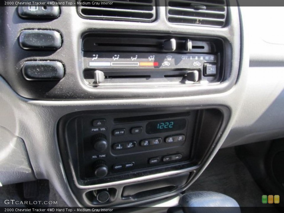 Medium Gray Interior Controls for the 2000 Chevrolet Tracker 4WD Hard Top #48373654