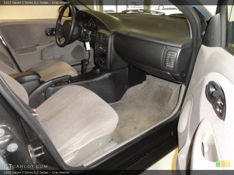 Gray Interior Photo for the 2002 Saturn S Series SL2 Sedan #48375134