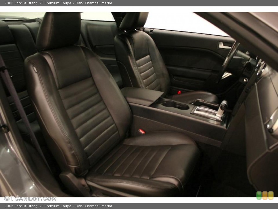 Dark Charcoal Interior Photo for the 2006 Ford Mustang GT Premium Coupe #48379088