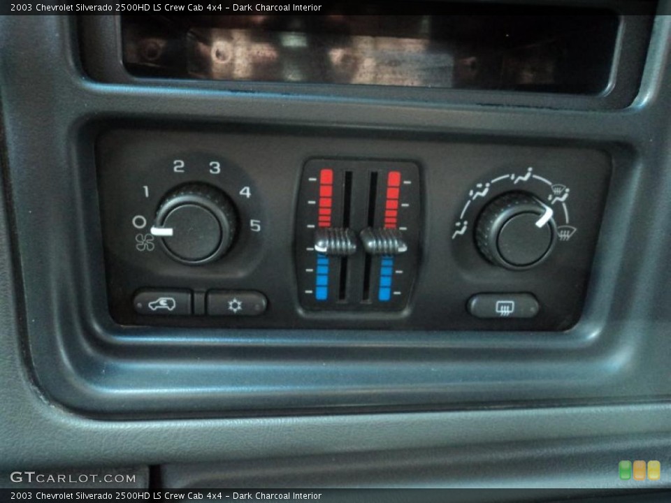 Dark Charcoal Interior Controls for the 2003 Chevrolet Silverado 2500HD LS Crew Cab 4x4 #48383177